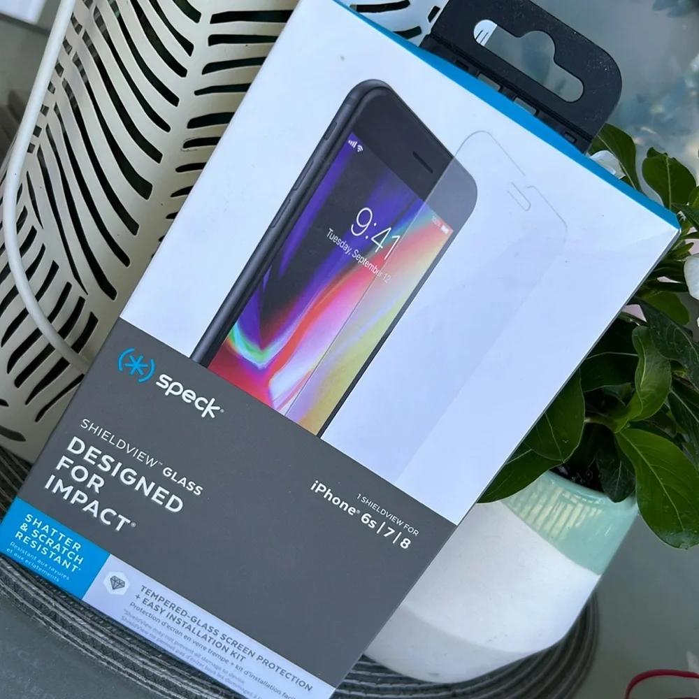🩶5/$30 Speck Apple iPhone SE / iPhone 8 / iPhone 7 Glass Screen Protector NEW